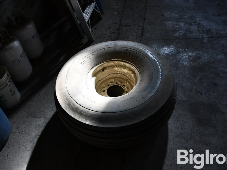 armstrong-titan-16.5l-16.1-tire-on-8-bolt-rim-image-6