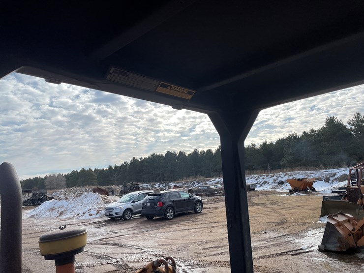 #13009-•-case-8500-crawler-loader-image-45