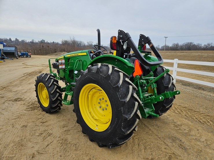 2025-john-deere-5067e-image-3