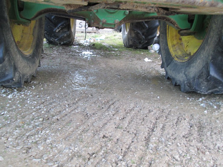 john-deere-8235r-image-18