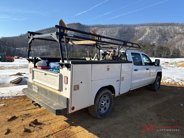 2018-chevrolet-2500-image-2