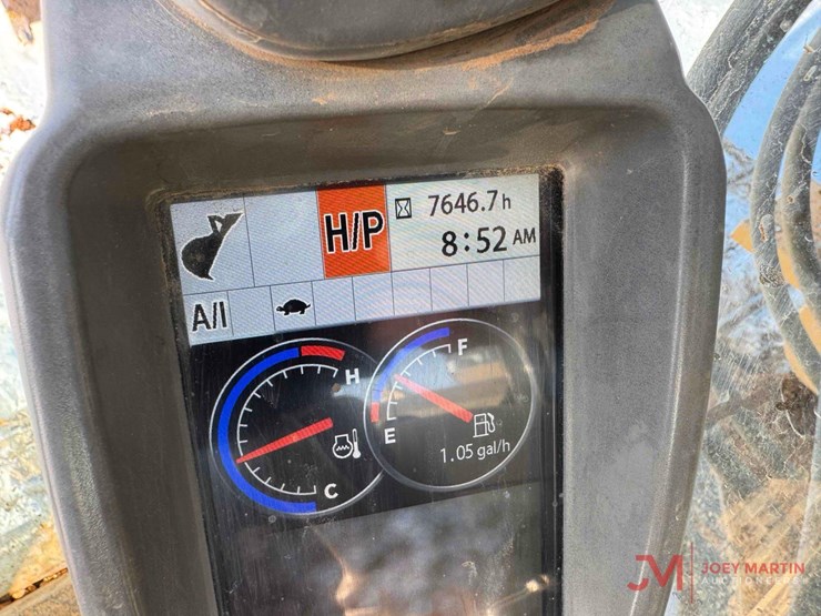 deere-245g-lc-image-25