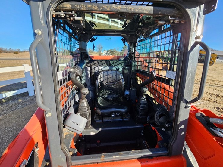 2022-kubota-ssv75-image-17