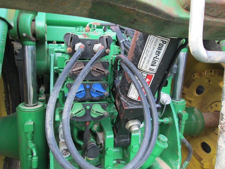 john-deere-8235r-image-9