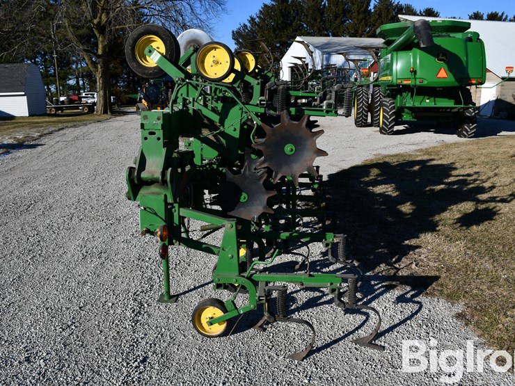 john-deere-845-12r30-cultivator-image-8