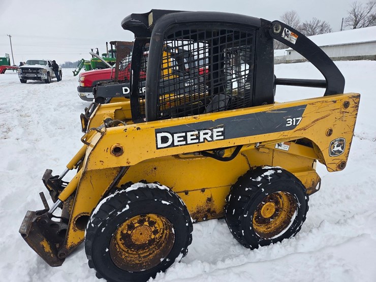 john-deere-317-image-19