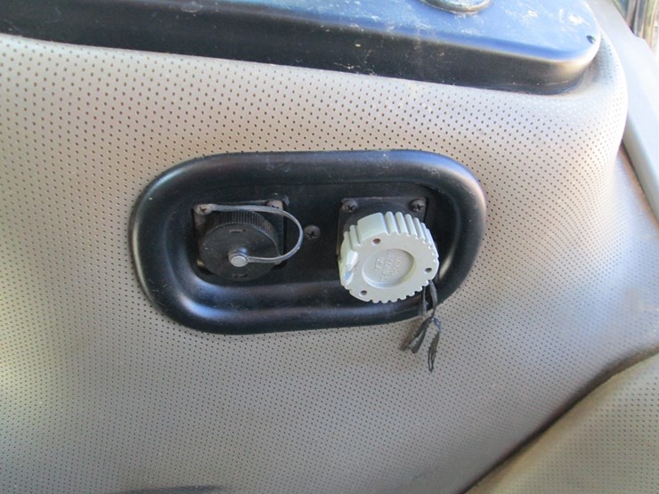 case-ih-magnum-305-image-44