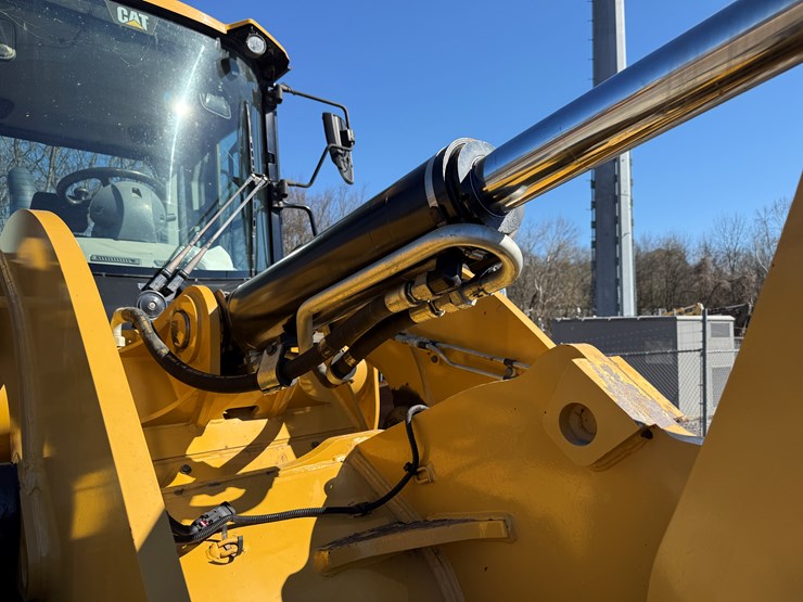 2016-caterpillar-938m-image-19