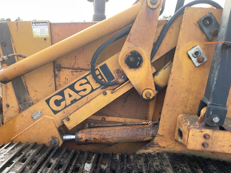 #13009-•-case-8500-crawler-loader-image-32