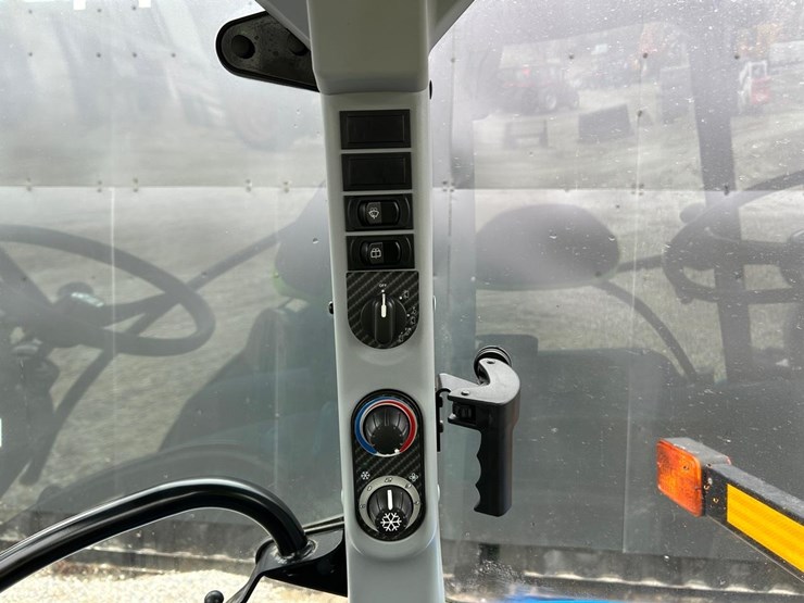 2022-new-holland-ts6.140-image-25