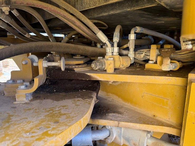 2012-caterpillar-950k-image-36