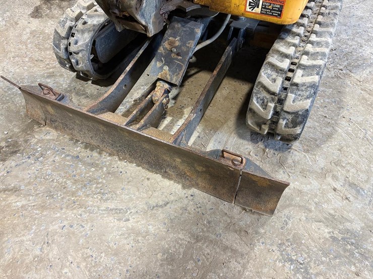 2019-deere-17g-image-12