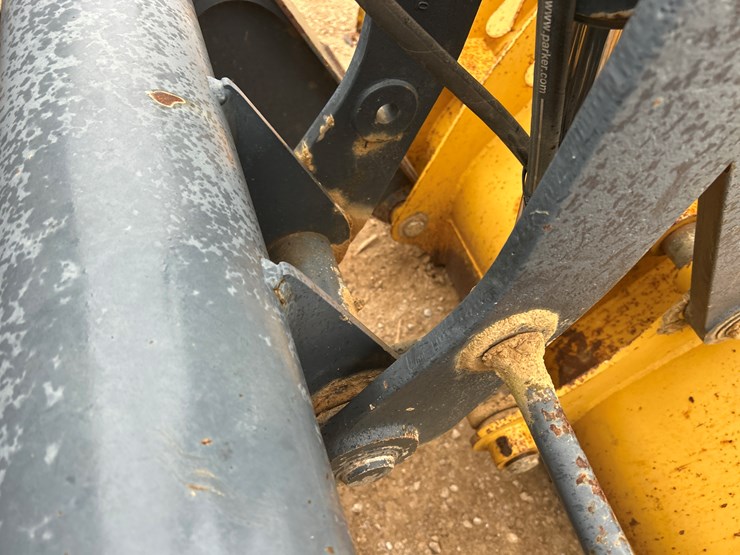 2011-deere-310sj-image-15