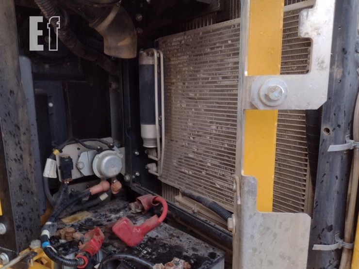 2019-deere-75g-image-45