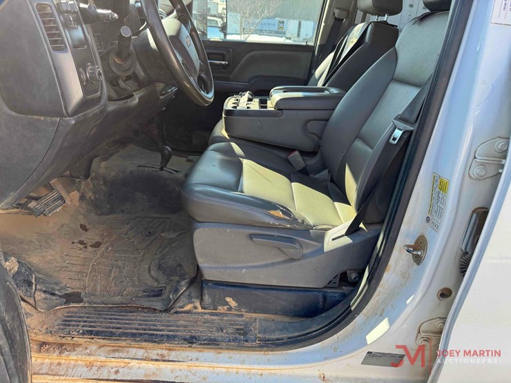 2017-chevrolet-2500-image-32