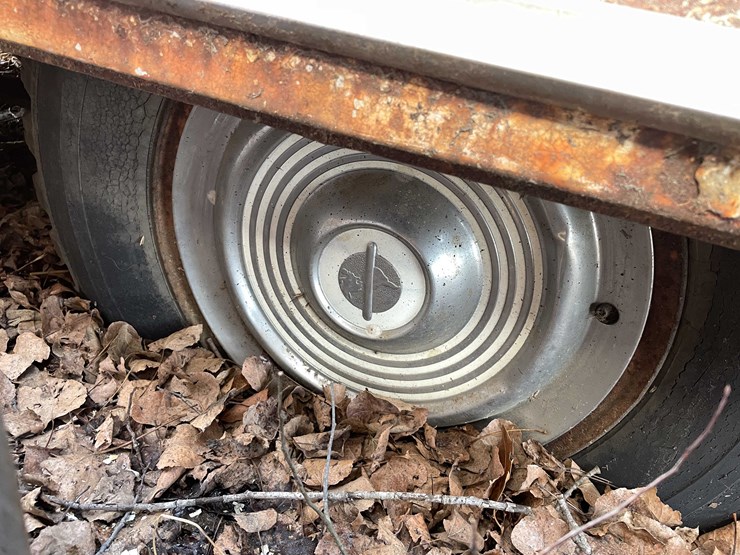 #13026-•-(1)-vintage-truck-and-(2)-vintage-cars-(no-title)-image-114