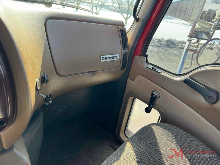 2005-mack-granite-cv713-image-32
