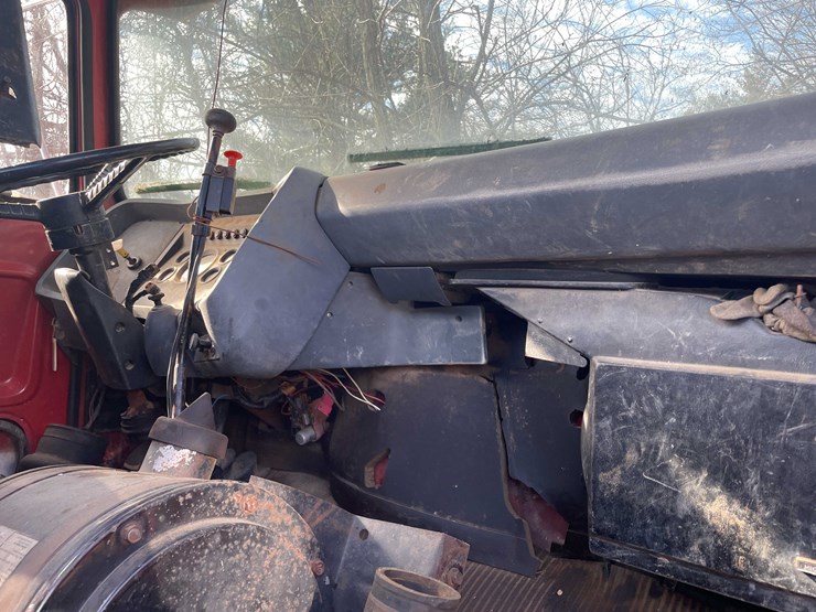 1986-ford-8000-image-65