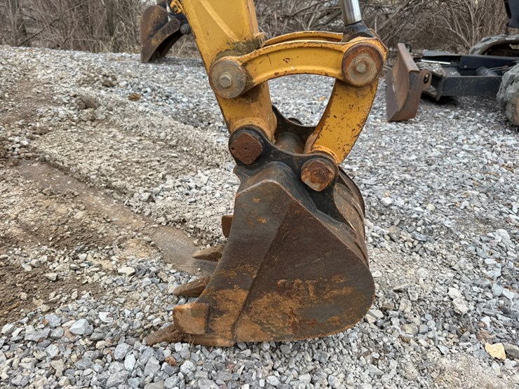 2014-caterpillar-302.7d-image-9