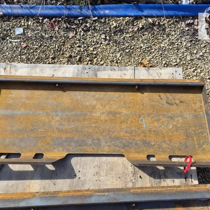 HEAVY DUTY SKID STEER MOUNTING PLATE