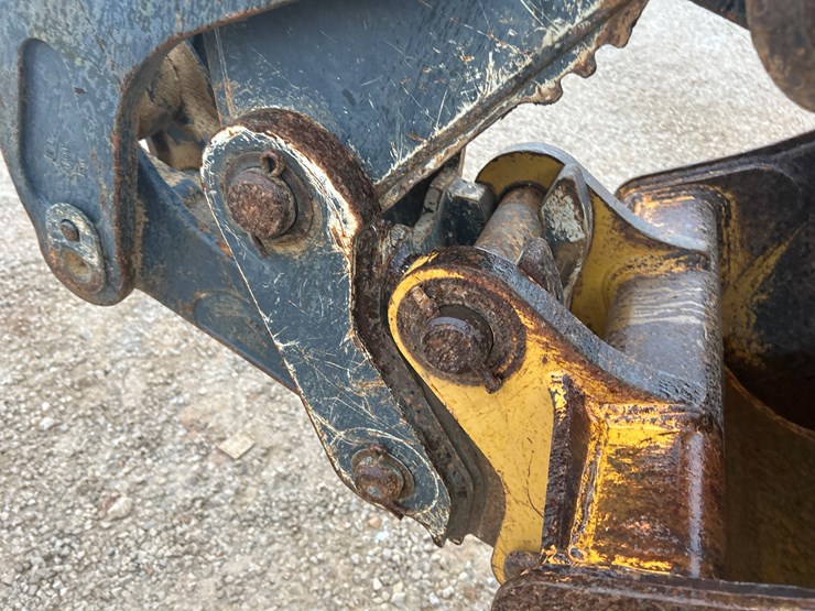 2011-deere-310sj-image-38