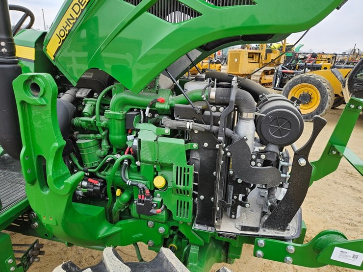 2025-john-deere-5067e-image-11