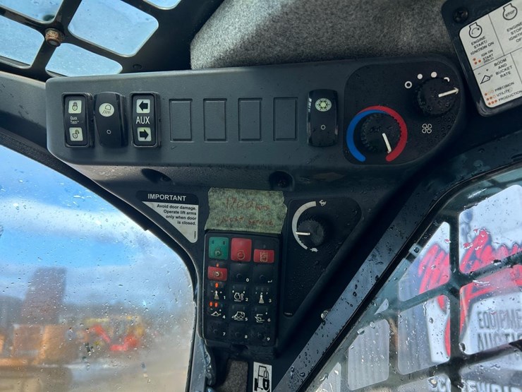 2019-deere-325g-image-24