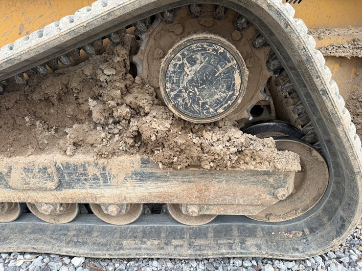 2015-deere-333e-image-40