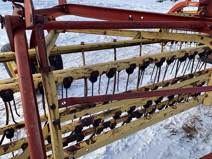 new-holland-260-image-13