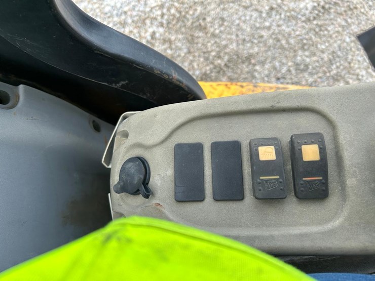 jcb-8032-image-23