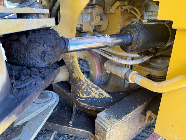 2012-caterpillar-950k-image-41