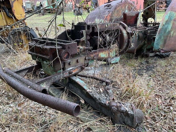 minneapolis-moline-parts-tractor-image-11