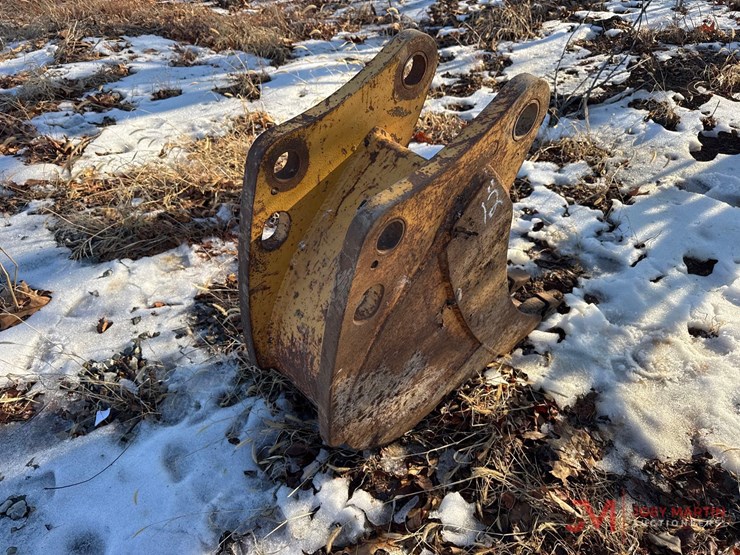12"-backhoe-tooth-bucket-image-2