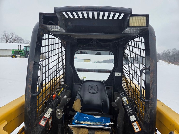 john-deere-317-image-6