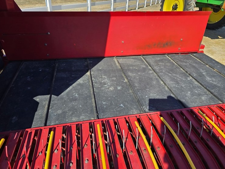 new-holland-166-image-11