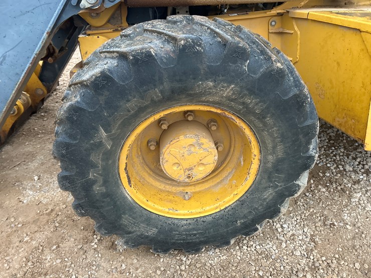 2011-deere-310sj-image-67