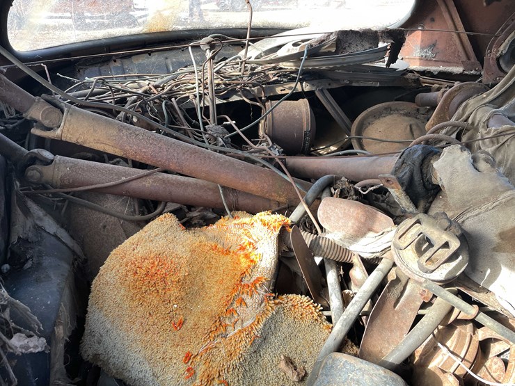 #13026-•-(1)-vintage-truck-and-(2)-vintage-cars-(no-title)-image-152