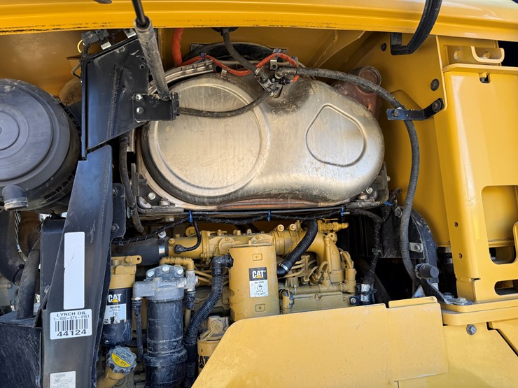 2016-caterpillar-938m-image-42