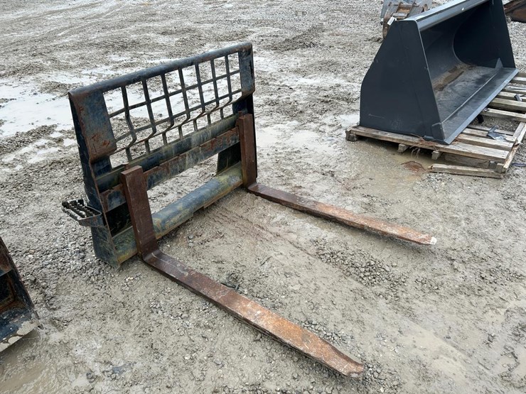 48”-skid-steer-pallet-forks-image-1