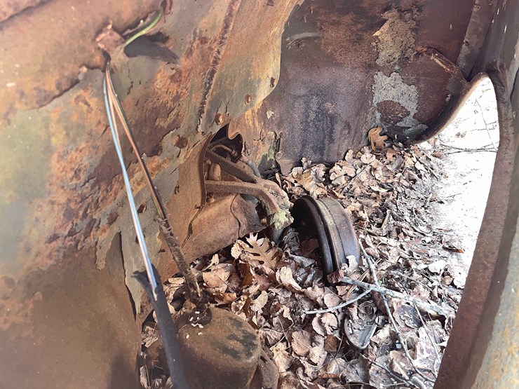 #13026-•-(1)-vintage-truck-and-(2)-vintage-cars-(no-title)-image-116