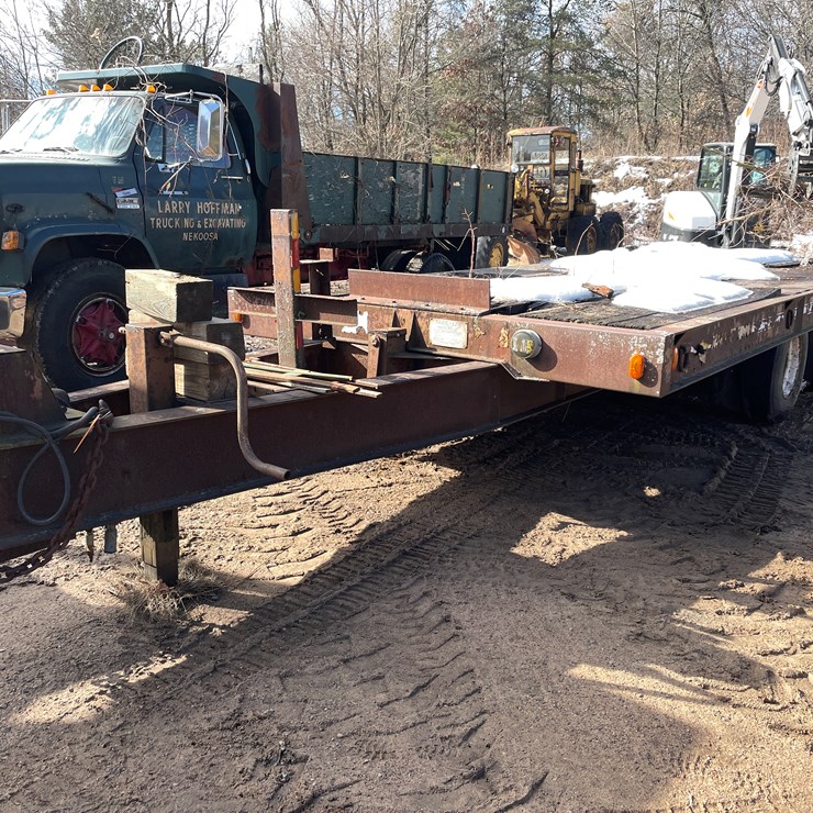 #13015 • 1989 Trail-Eze Trailer (Has WI Title)