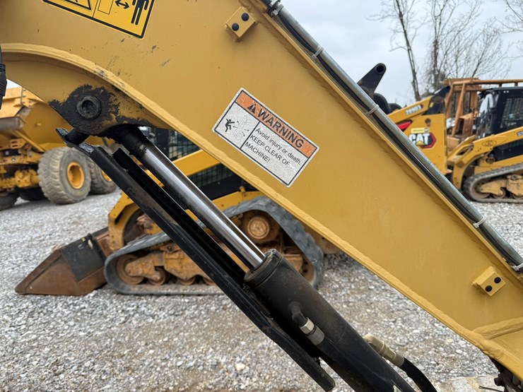 2014-caterpillar-302.7d-image-23