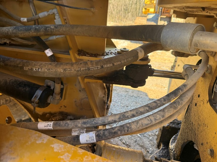 2012-caterpillar-950k-image-39