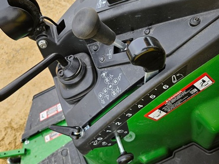 2025-john-deere-2038r-image-31