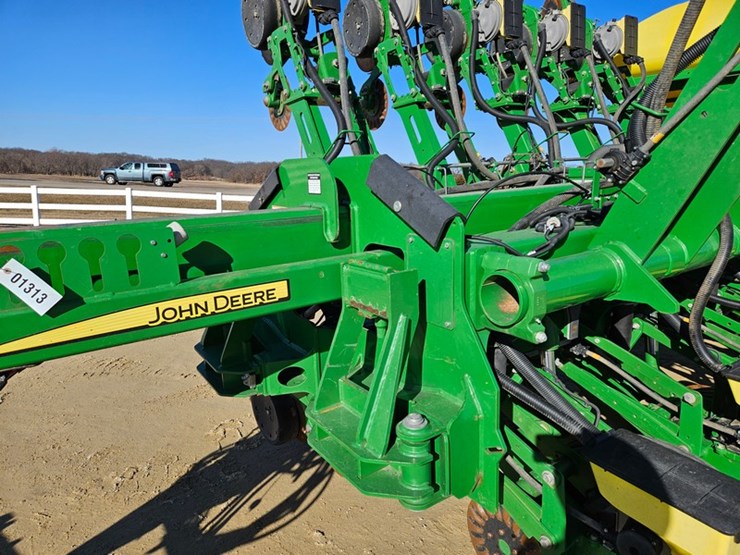 2017-john-deere-1795-image-15