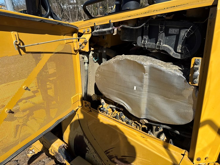 2015-caterpillar-d6t-lgp-image-44