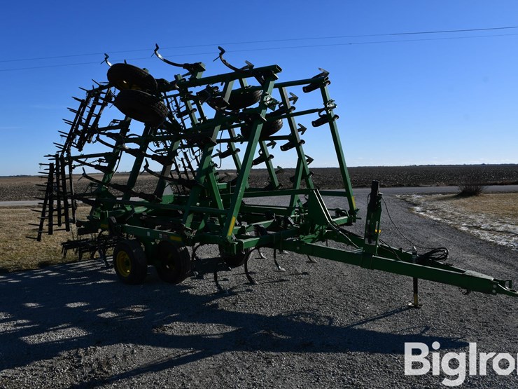 john-deere-32-image-3