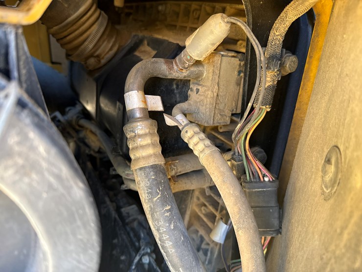 2015-caterpillar-d6t-lgp-image-46