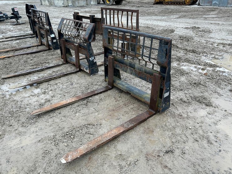 48”-skid-steer-pallet-forks-image-3