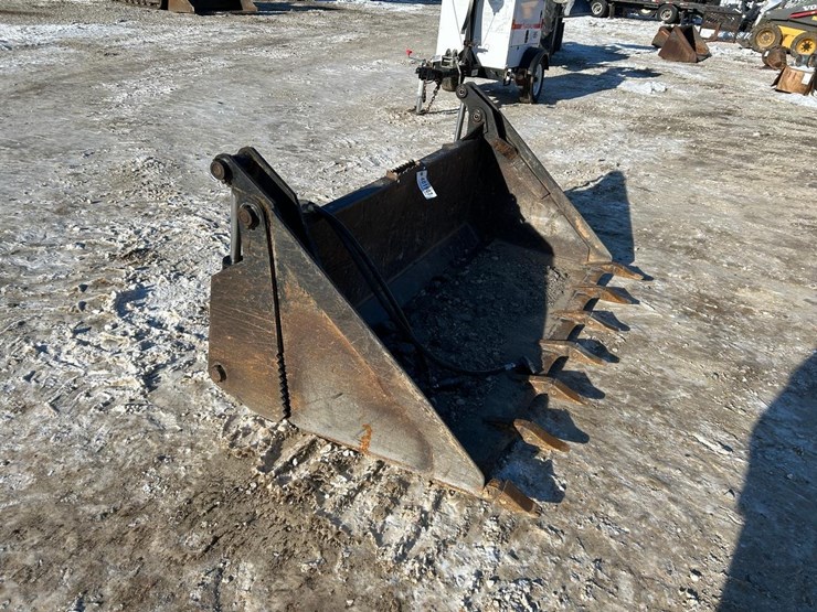 72”-4-in-1-skid-steer-bucket-image-6